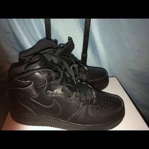 Black air force 1's